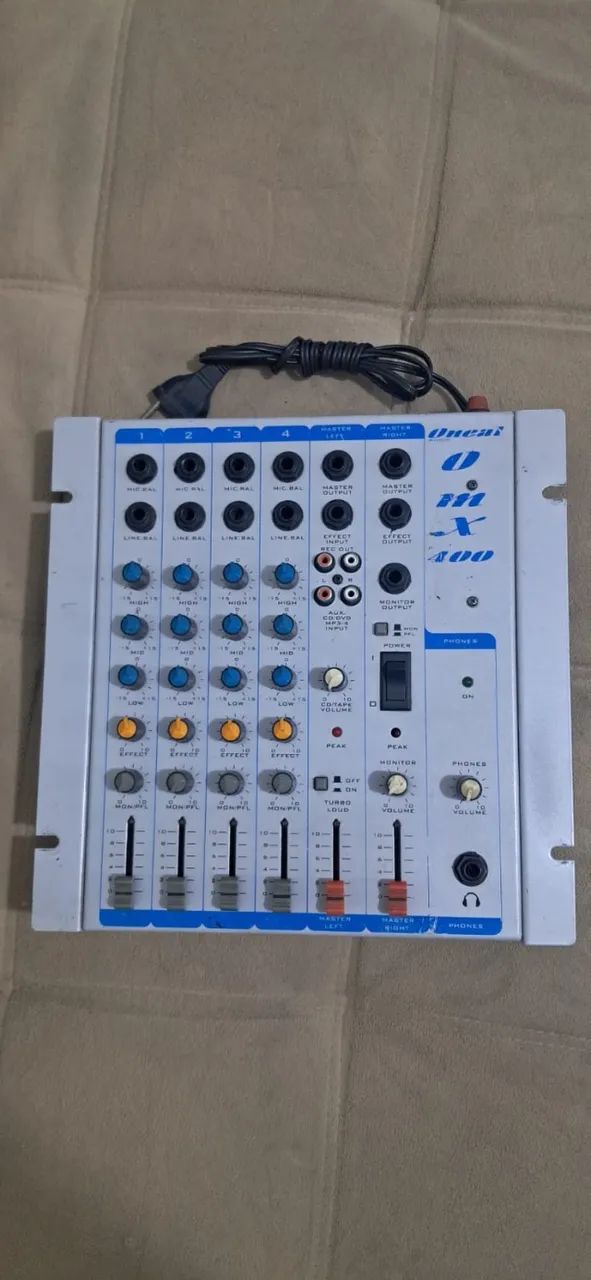 Mesa Oneal OMX 400 4 canais