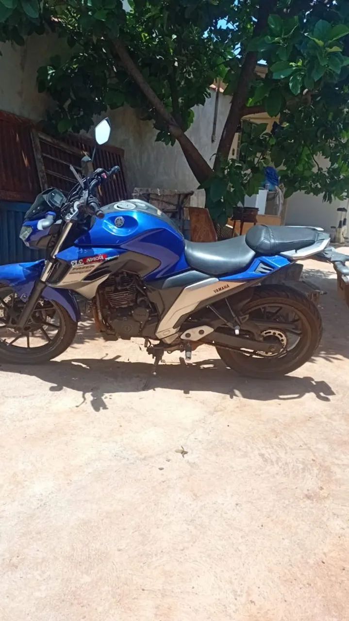 Yamaha FZ25 NO PRESO ACEITO NEGOCIAÇÕES ano 2018 documentos em dia peças originas 