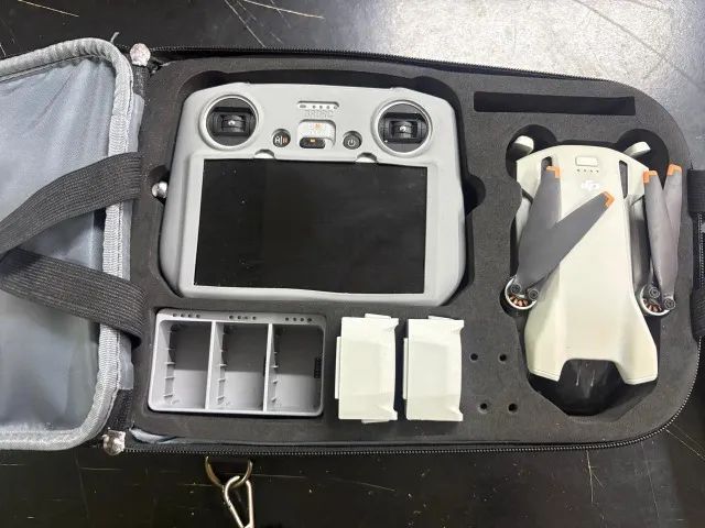 Drone DJI Mini 3 (controle com tela)