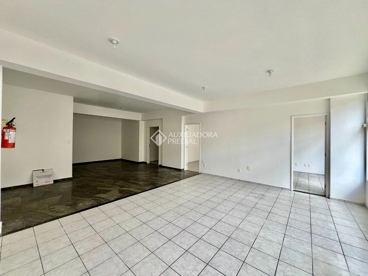 Sala comercial com 460m² e mezanino no Centro de Florianópolis - Foto 3