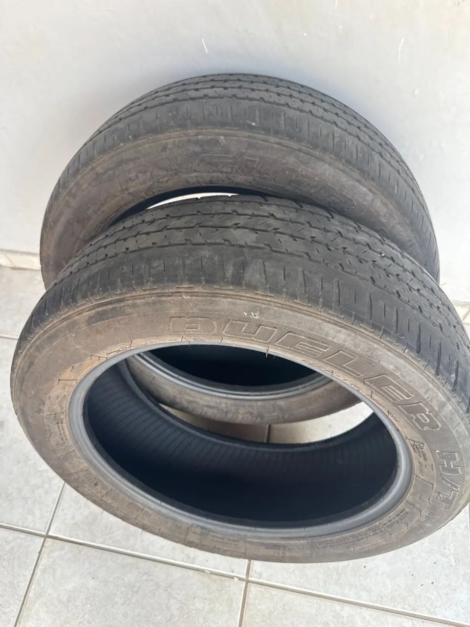 pneu USADO BRIGESTONE DUELER HT 225 55 18 - Peças para carros