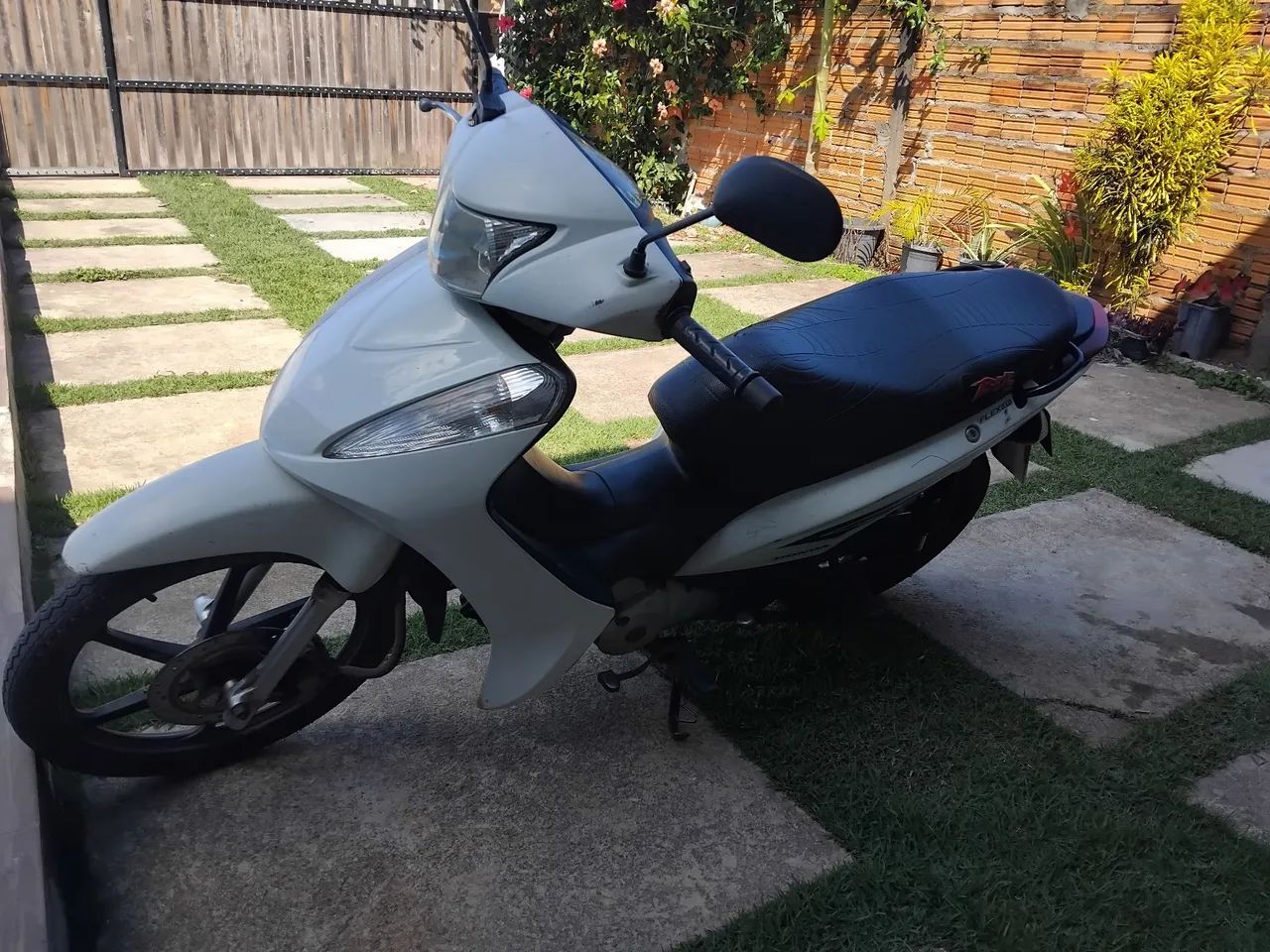 Vendo  Honda biz - Foto 2