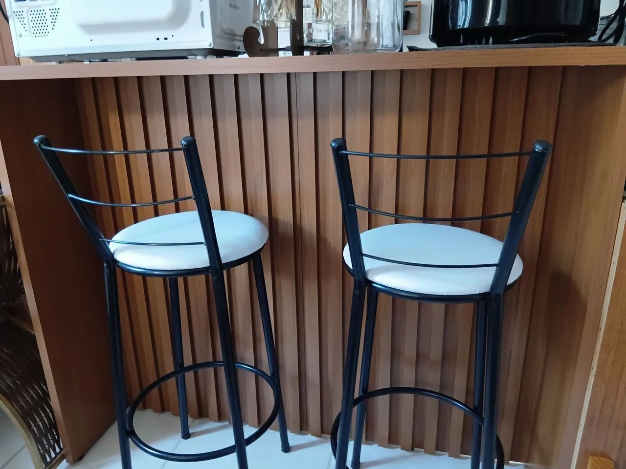 Bancada Ripado em madeira MDF e 02 banquetas em aço  - Foto 4
