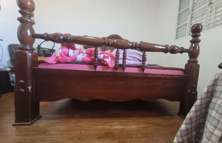 Cama Queensize de Madeira Maciça com 2 Criado Mudo - Foto 5