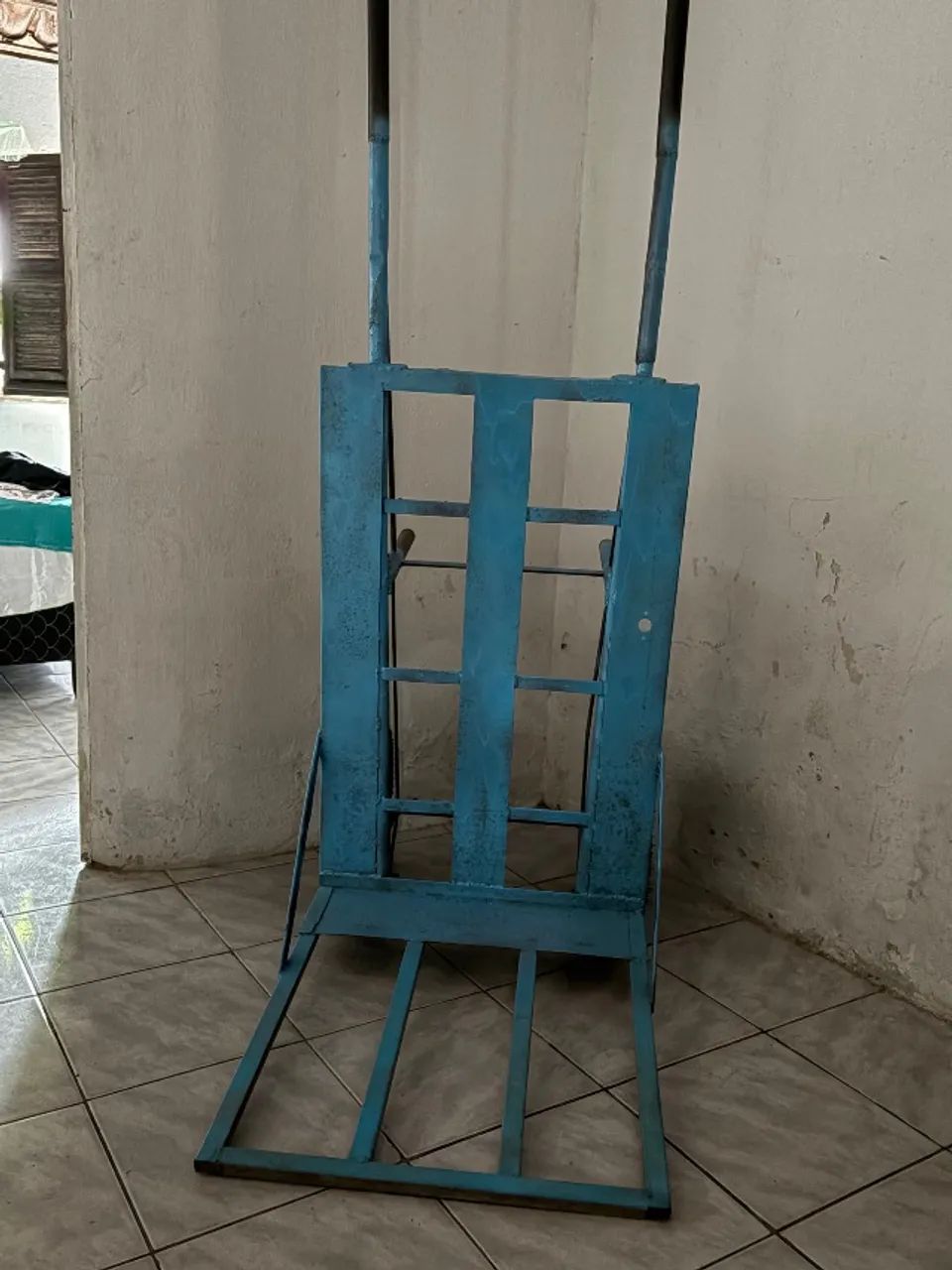 Carrinho de Carga Reforçado com Rodas - Excelente Estado - Foto 2