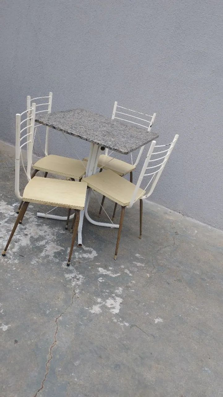 Mesa com 4 cadeiras. Entrega gratuita - Foto 2