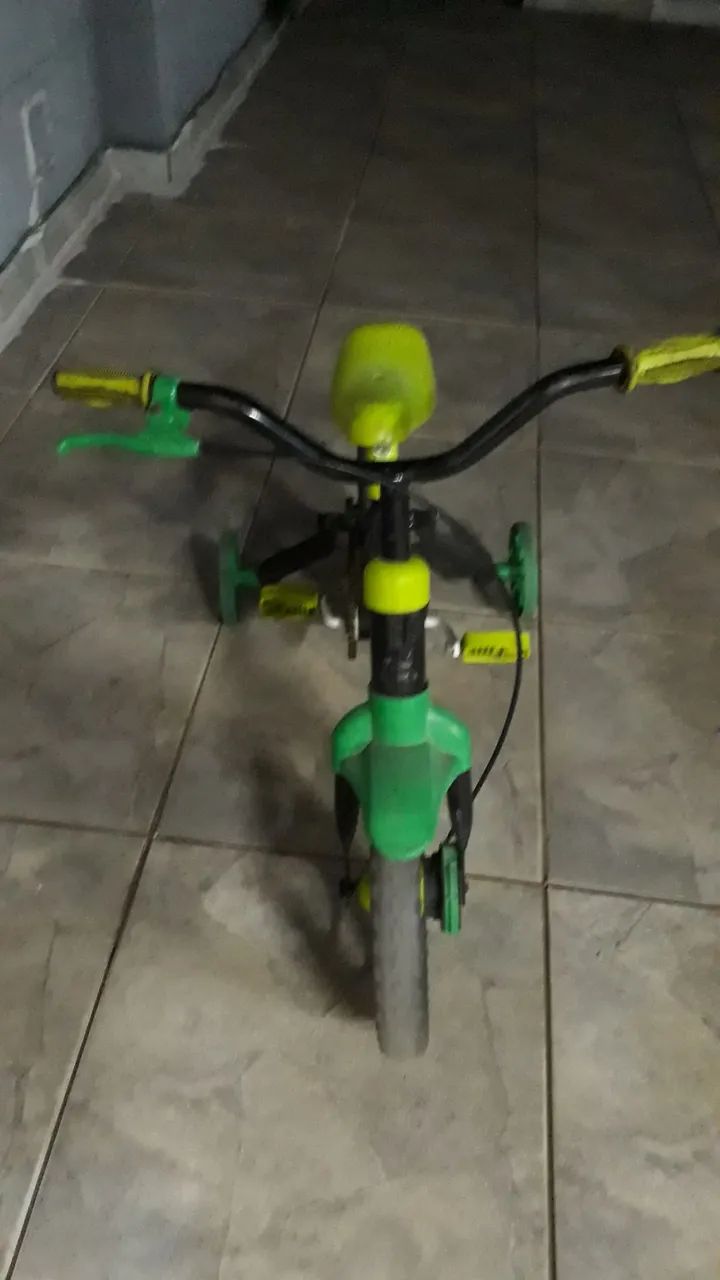 Bicicleta infantil com rodinhas  - Foto 3