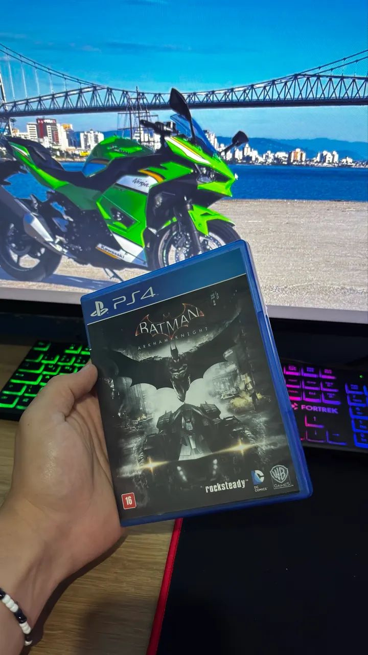 Jogo Batman: Arkham Knight PS4 - Mídia Física (Estado de Novo)