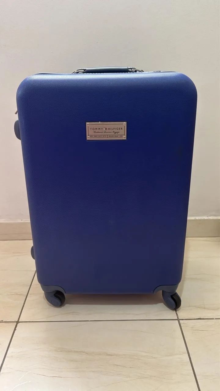 Mala de viagem Tommy Hilfiger azul usada pouquíssimas vezes 
