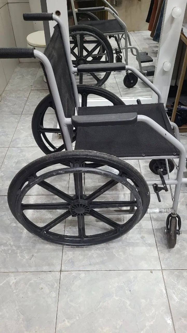 Vendo cadeira de rodas