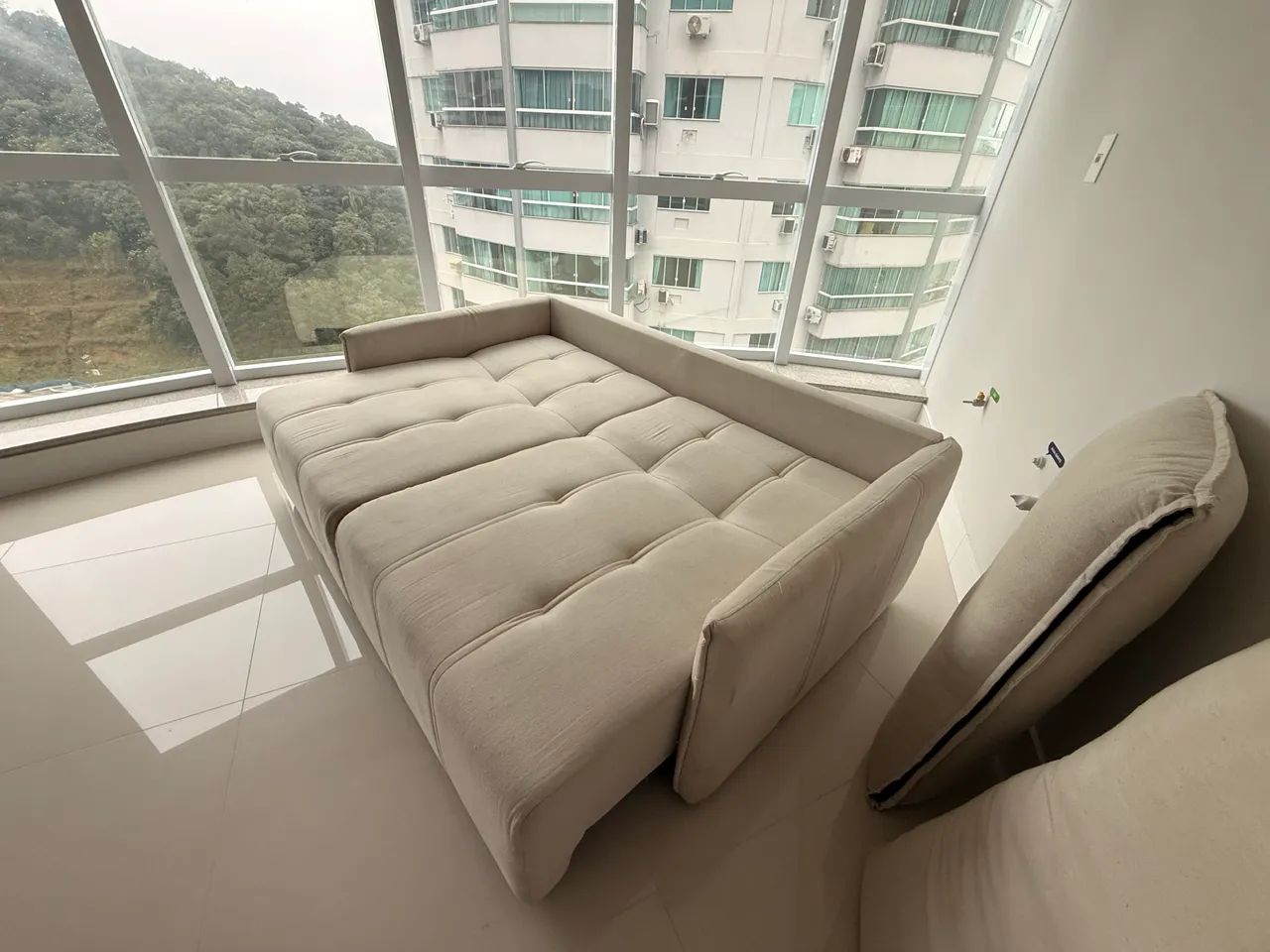 Sofá-Cama Retrátil - Linho Off White - Foto 5
