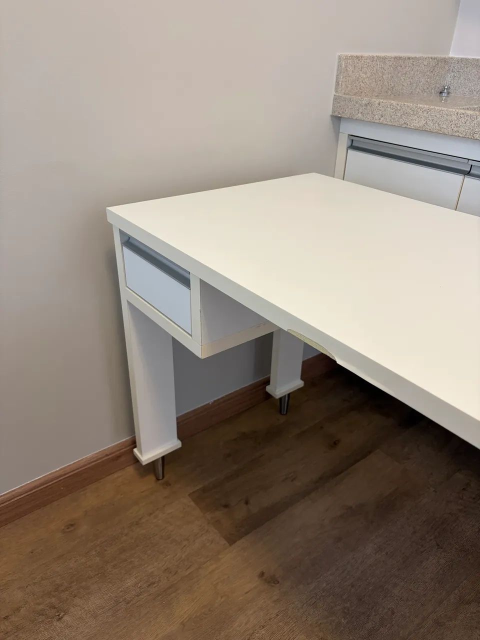 Mesa branca escritório  - Foto 2