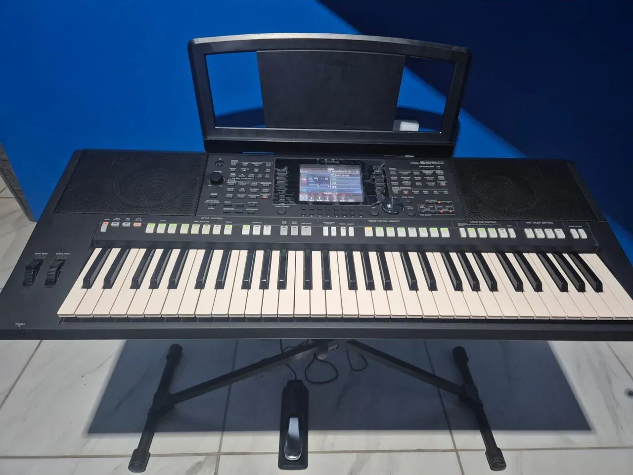Teclado s950 Yamaha super conservado + acessórios - Instrumentos