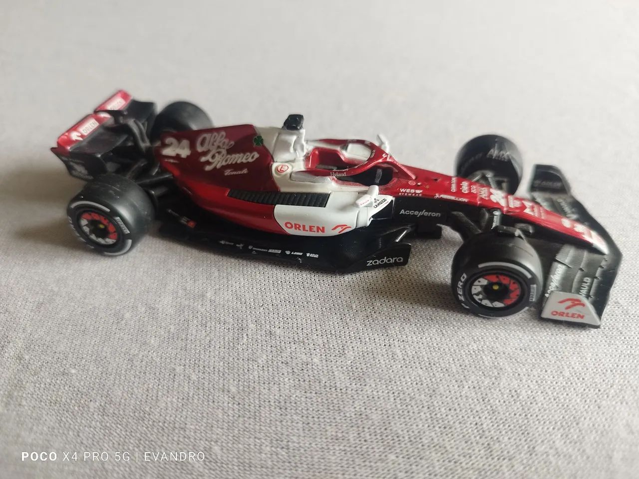 Miniatura fórmula 1-1/43 Alfa romeo  - Foto 2