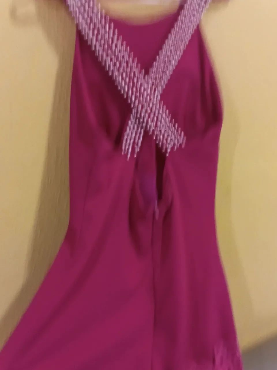 VENDO VESTIDO CURTO  ROSA COM PEROLAS  - Foto 3