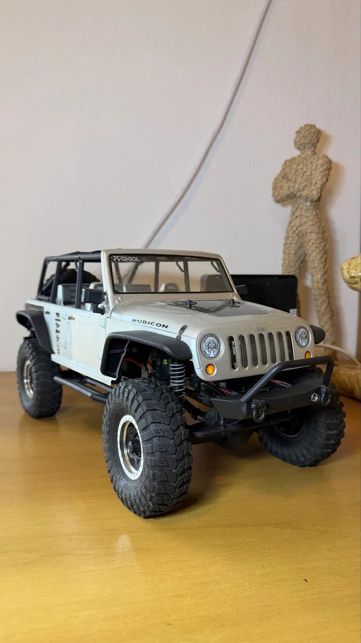 入手困難　axial scx10 2012jeep wrangler ボディ Automodelo Axial SCX10 Jeep Wrangler 1:10 bem conservado