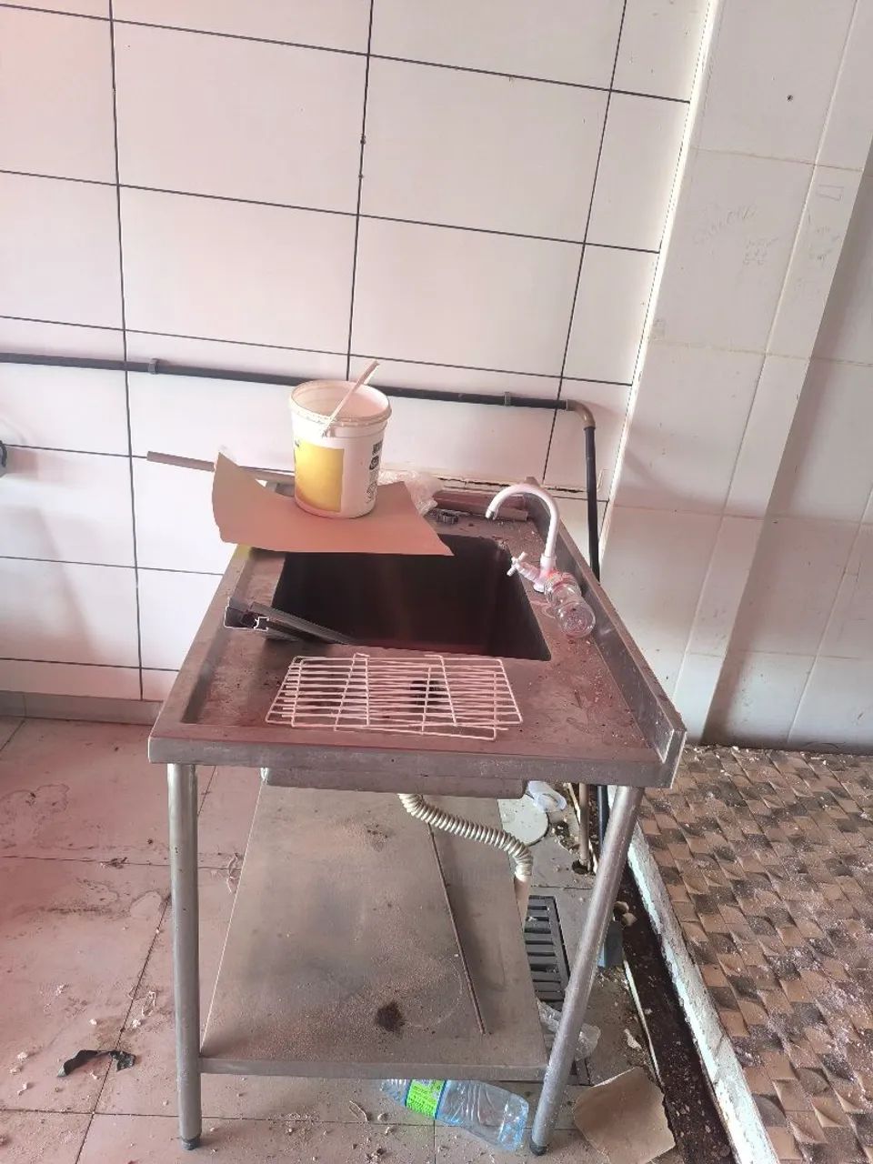  balcão ,estante planejada e pia de inox a venda ,tudo por R$.1600 - Foto 3