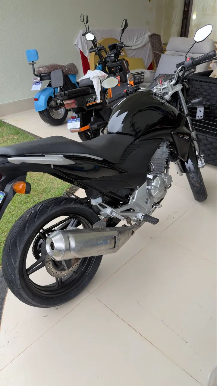 CB 300 .. 2014 ? preta  - Foto 4