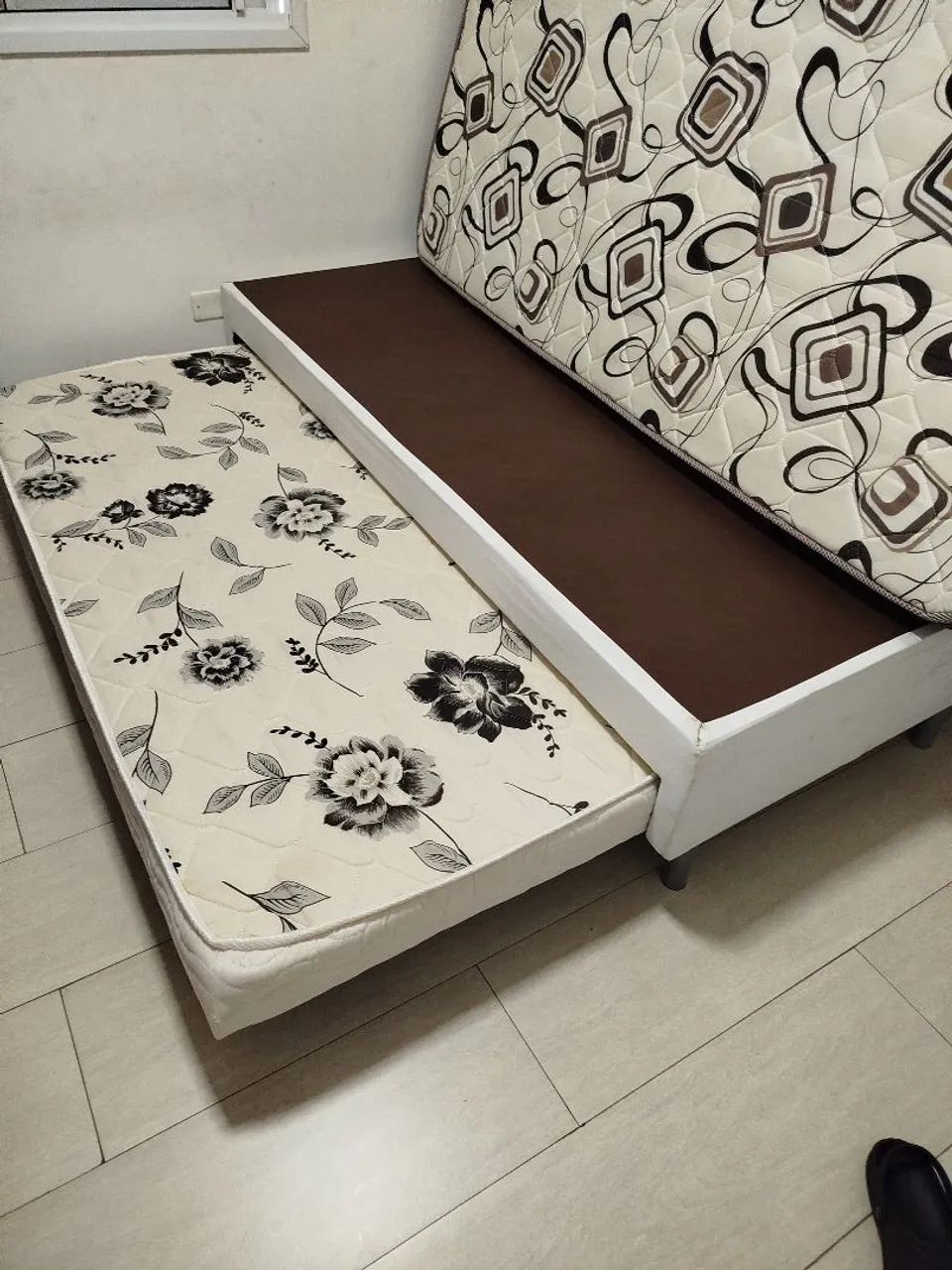 Cama solteiro+ cama auxiliar 