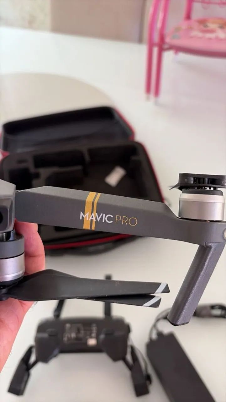 Drone Mavic Pro 1 FlyMore Combo com 03 baterias.