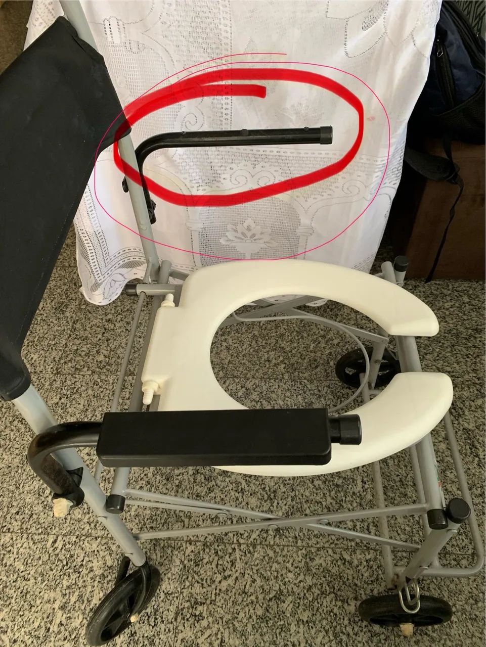 Cadeira higiênica semi nova  - Foto 5