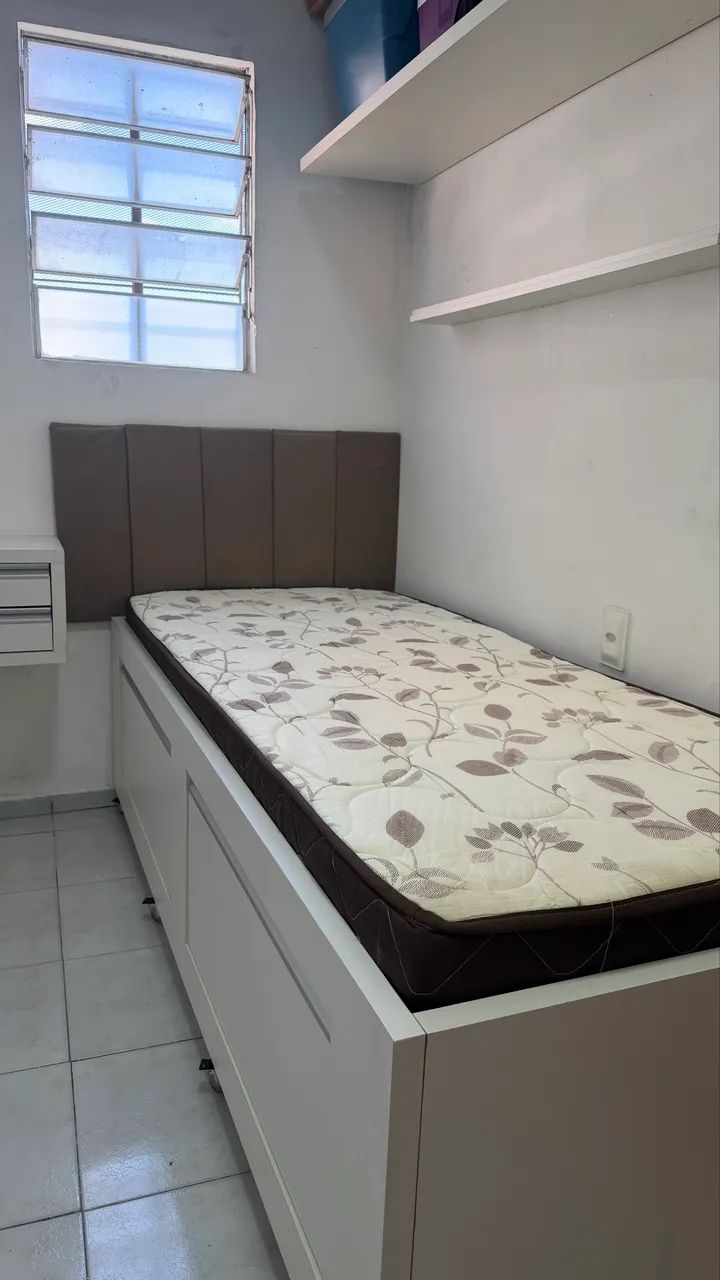 Vende- se cama de solteiro com gavetão e criado mudo - Foto 3
