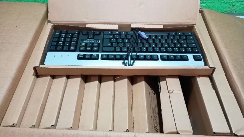 Lote de notebook e teclados de PC (Ref 13) - Foto 2
