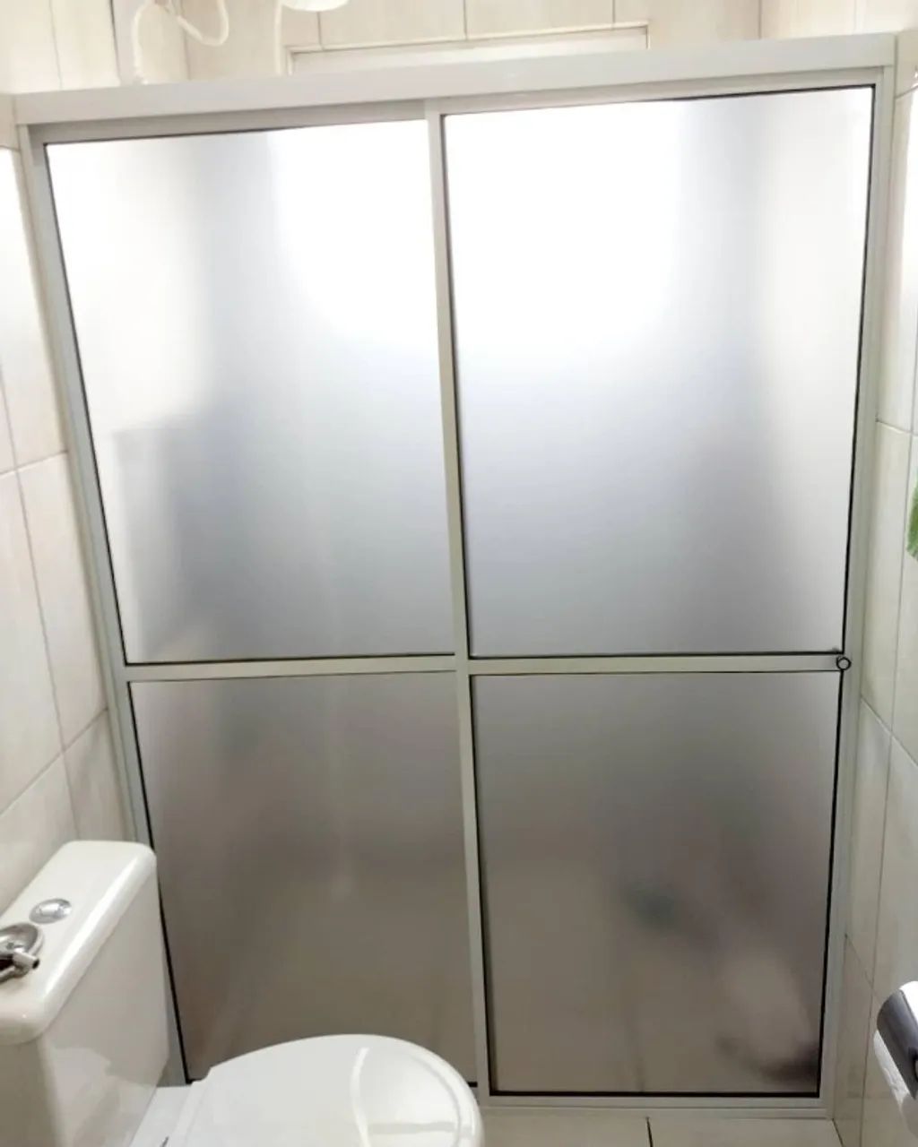 BOX DE ACRÍLICO SOB MEDIDA NA PROMOÇÃO