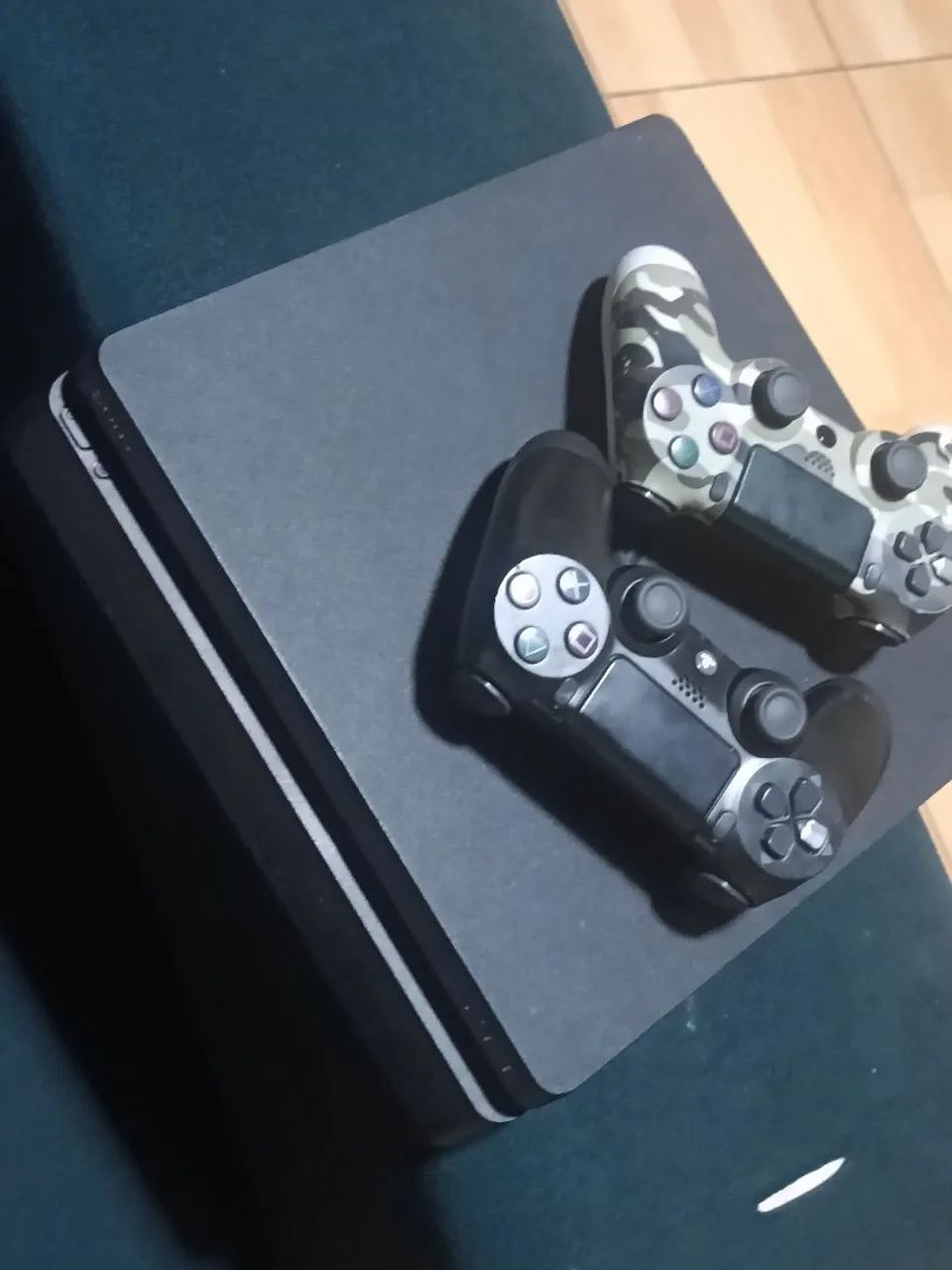 Ps4 usado com 2 controles