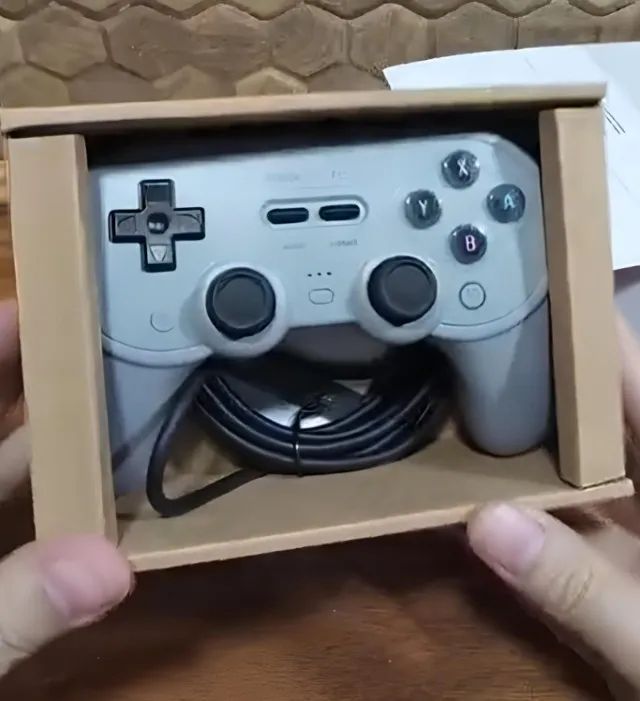 Controle 8BitDo Pro 2 Com Fio USB (PC, Raspberry, EmuELEC, Switch) - Na Caixa - Foto 2