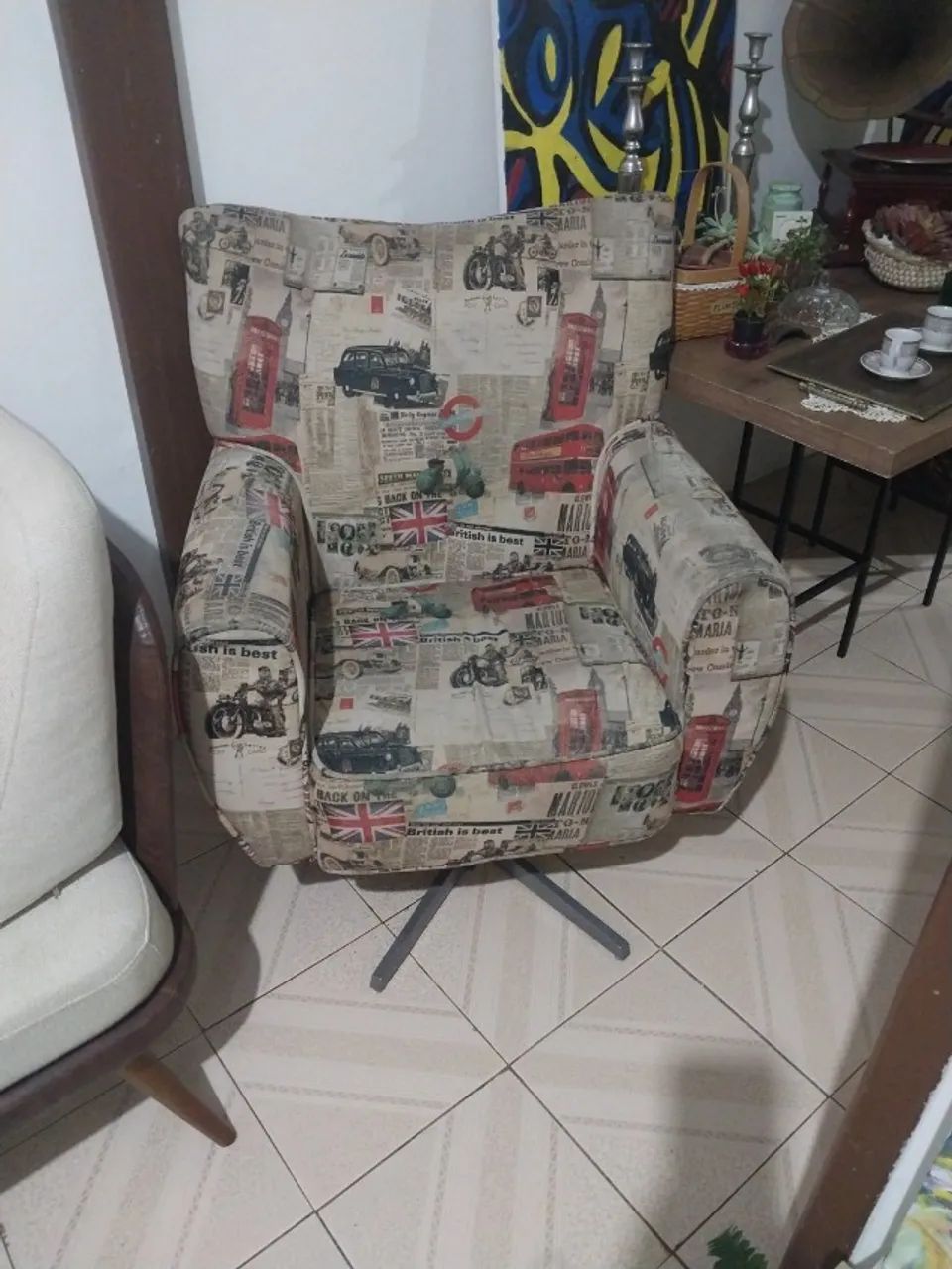 Poltrona Giratória/Tecidos-Motivos Ingleses/80LX70PX90A, R$1.100,00- Retira na Loja!