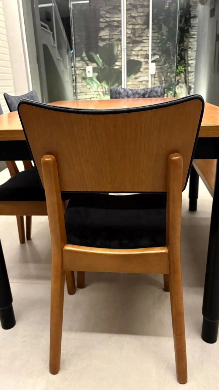 Conjunto mesa com 4 cadeiras e banco em madeira - Foto 5