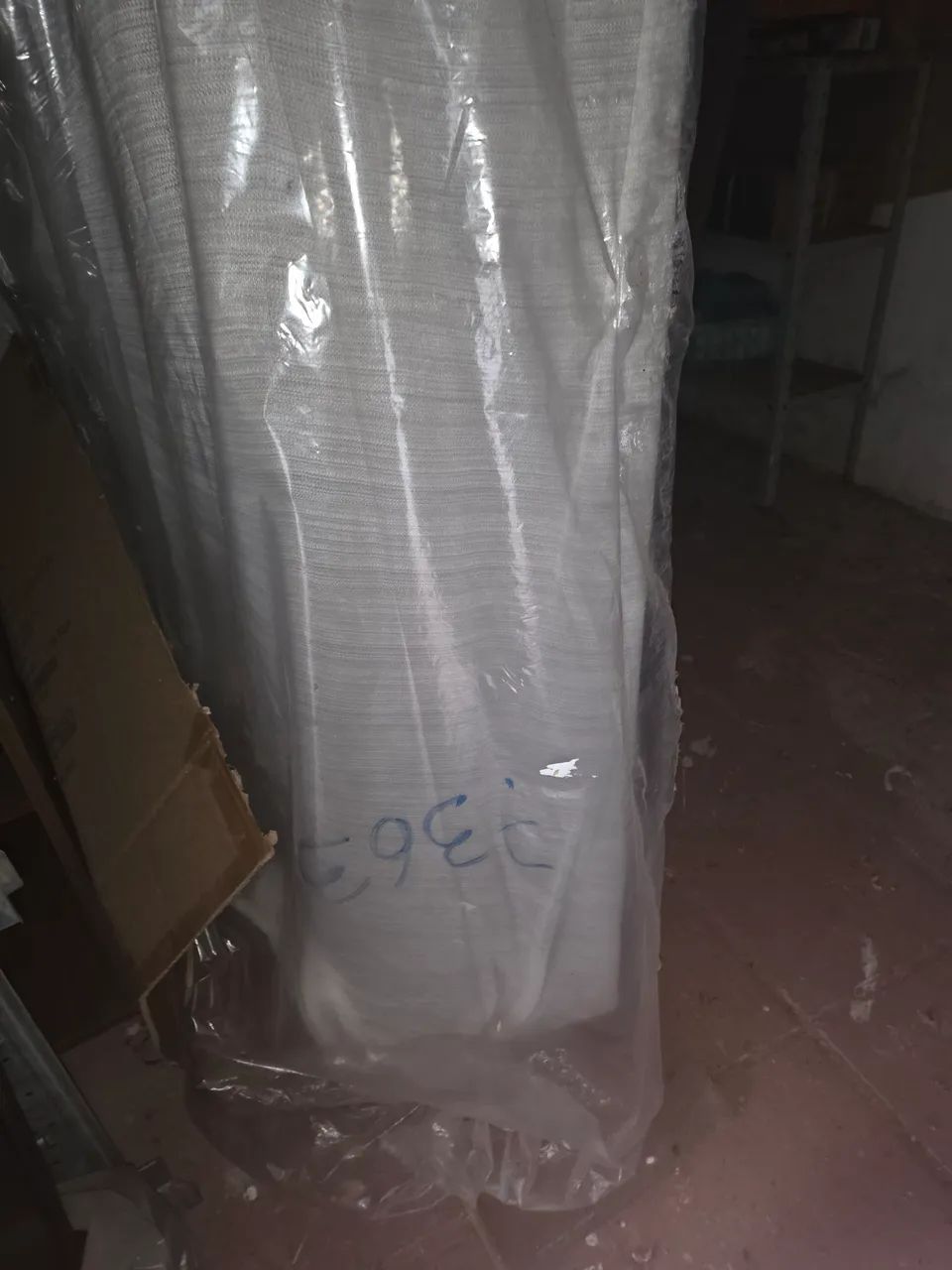 Sofá 3 lugares tecido claro