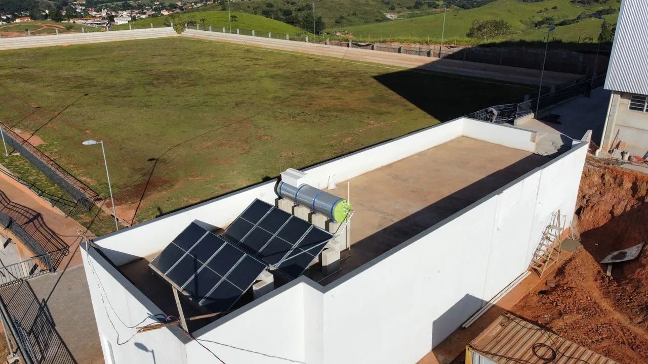 Ajudante para trabalho com piscina e aquecedor