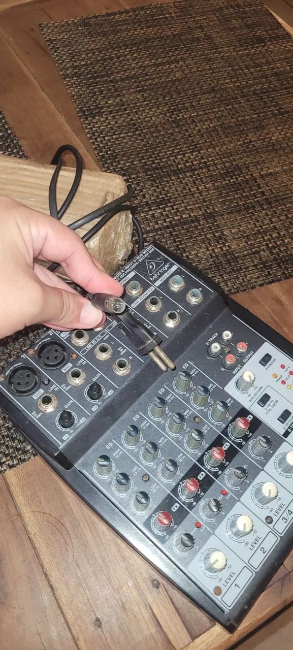 Mesa de som Behringer  - Foto 2