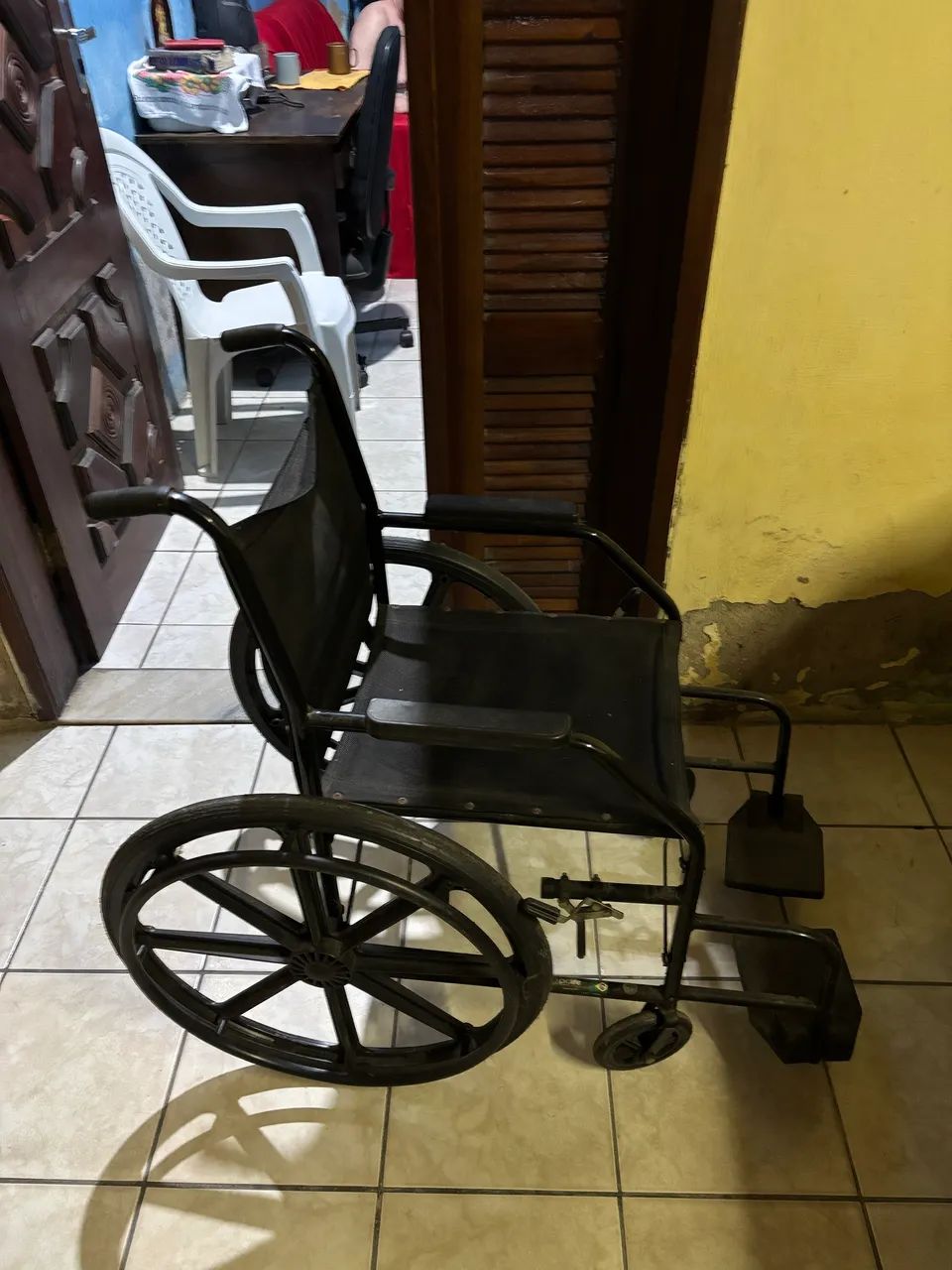 Cadeira de rodas em perfeito estado de conservação 