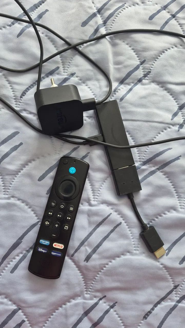 Amazon Fire TV Stick com Controle Alexa + Fonte e Cabos - Funcionando