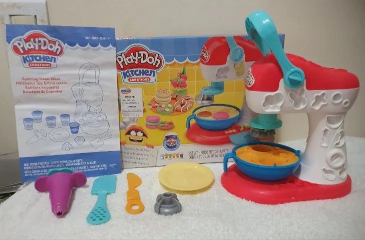 Batedeira de cupcakes Play doh com caixa e acessórios - Foto 5