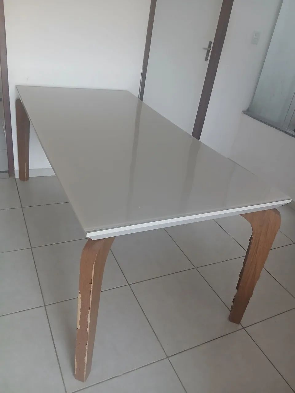 Vendo mesa  com espaço para 6 cadeiras - Foto 2