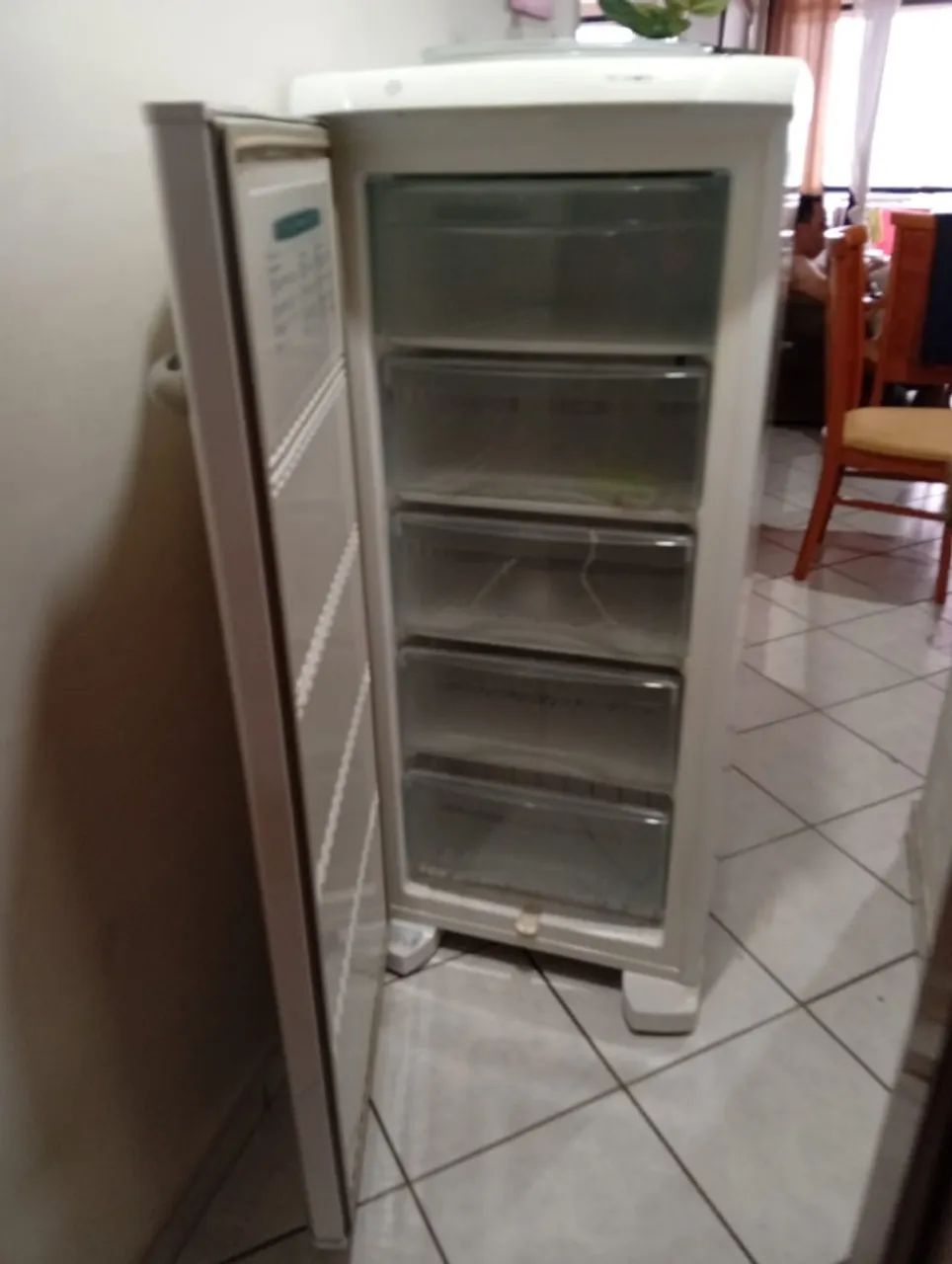 Freezer Vertical Eletrolux 145 litros - Foto 3