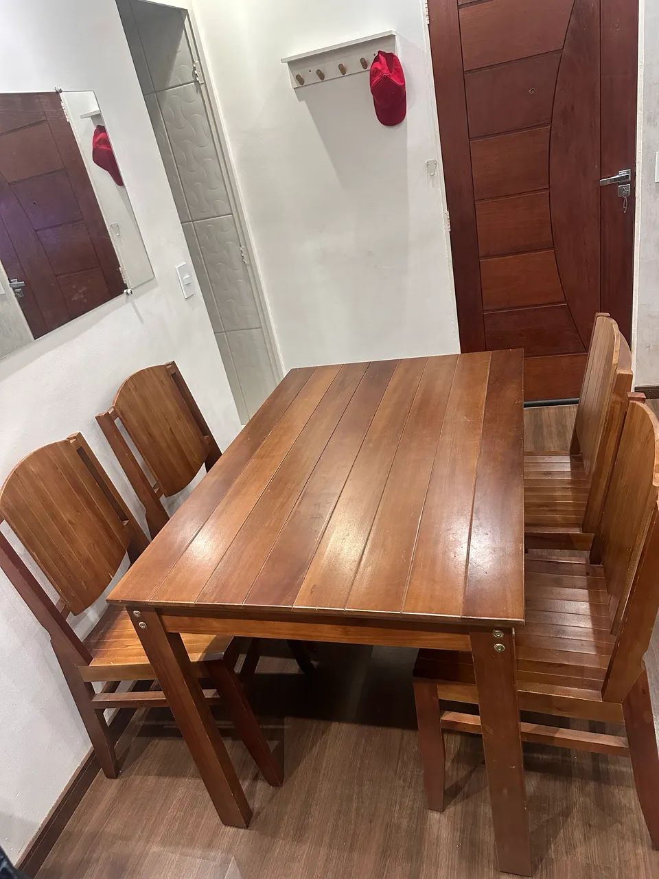 Mesa de madeira 4 cadeiras  - Foto 5