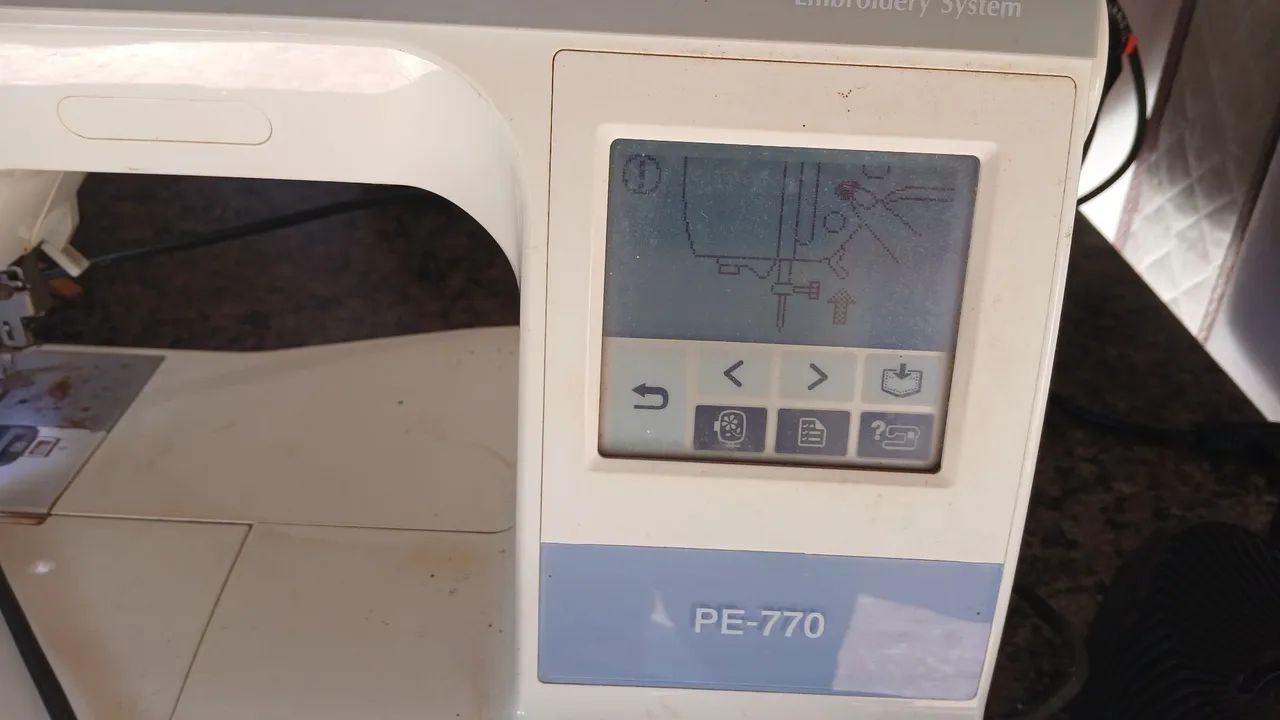 Máquina de Bordar Eletrônica PE-770 - Foto 2