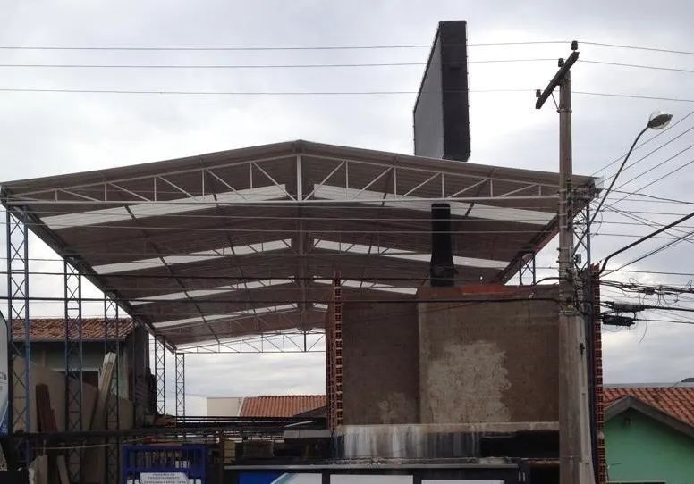 Totem  tipo Outdoor - Painel Placa  com lona para propaganda  5,00 x 2,50 - 7m altura  - Foto 3