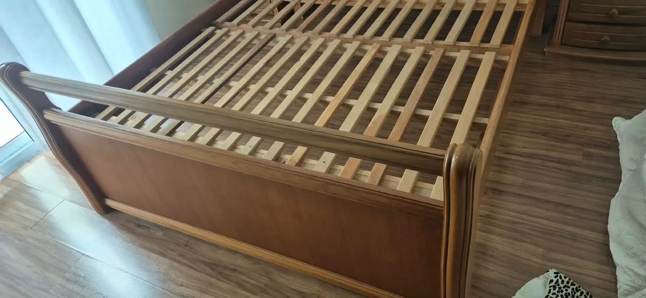 Cama de Madeira Maciça Colonial (QUEEN SIZE) + 2 Criados Mudos - Foto 2