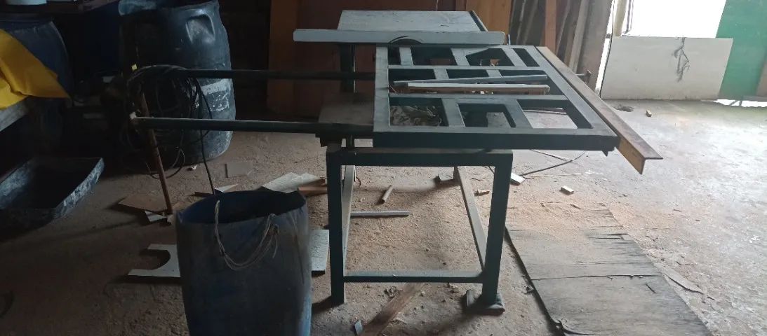 Esquadrejadeira industrial