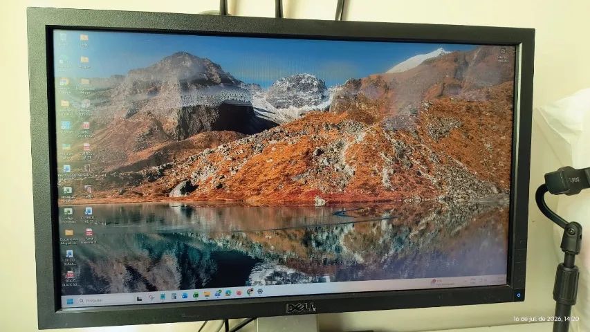 Monitor Dell U2211Ht 23" - mancha na tela - Foto 5