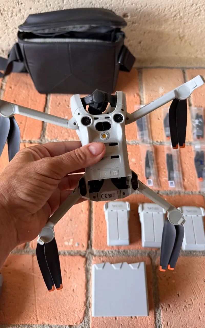 Drone DJI Mini 4 Pro 4K Fly More Combo com 3 Baterias e Bolsa - Foto 2