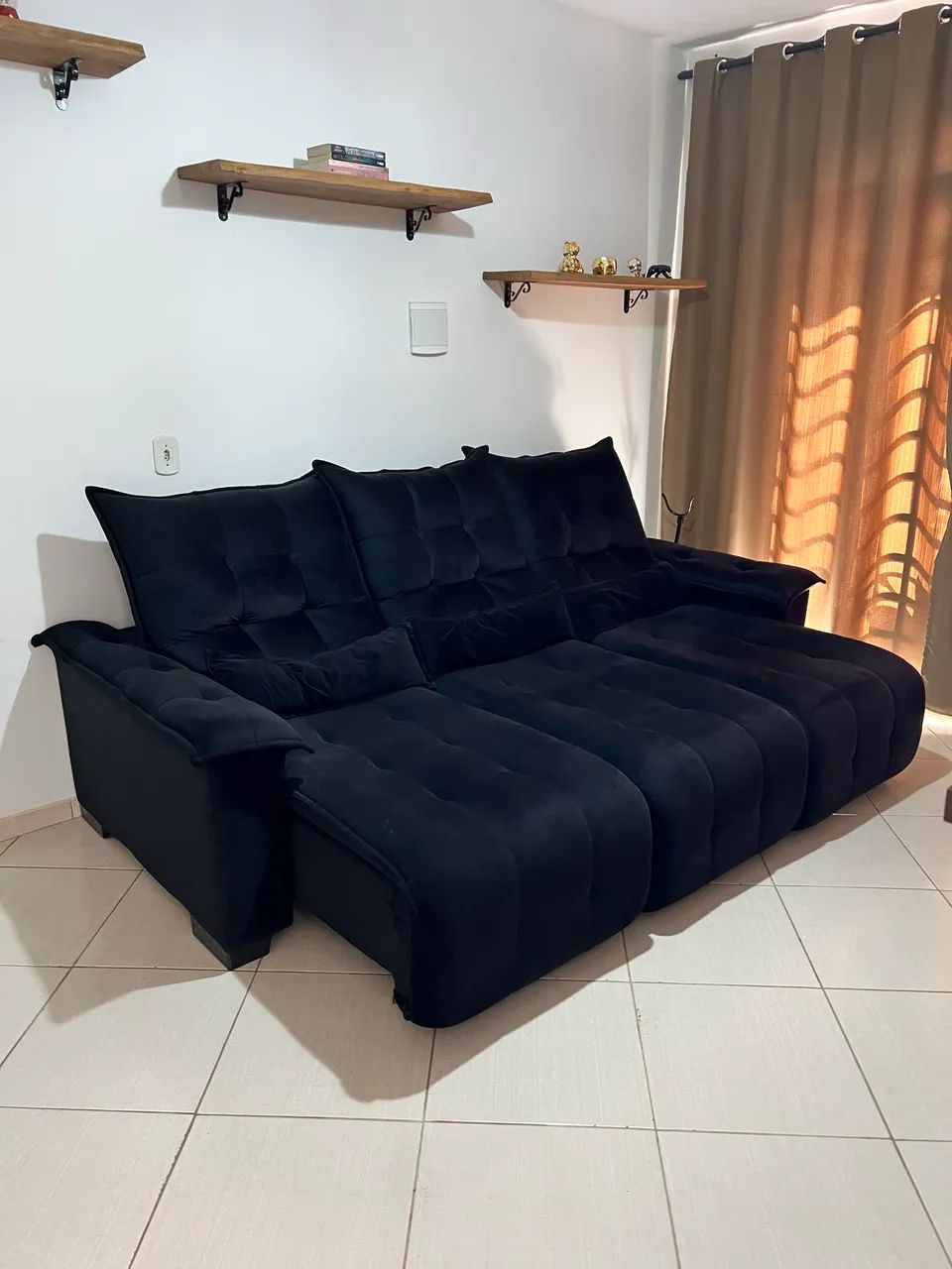 Sofá Retrátil Preto469163560519618560