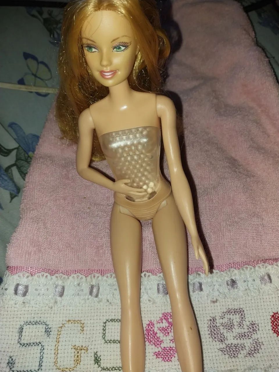 Boneca barbie que canta e acende a luz  - Foto 2