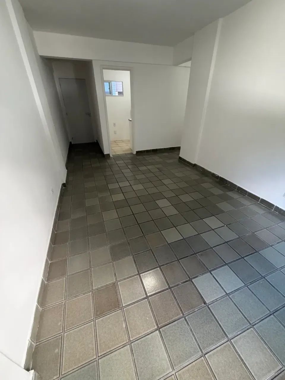 Apartamento na Jaqueira, 2 quartos mais quarto de serviço - R$ 2.700,00 - Foto 4